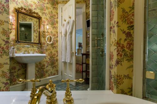 Georgian Estate Guestroom