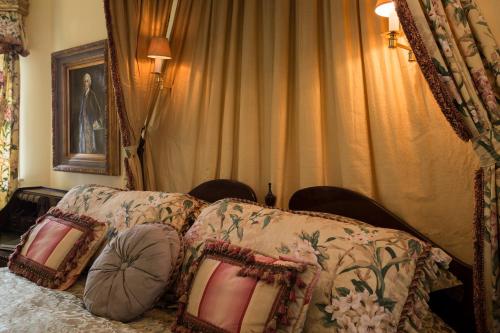 Georgian Estate Guestroom