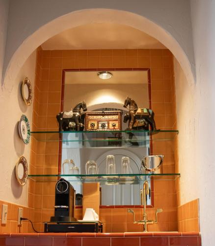 Mediterranean Estate Guestroom