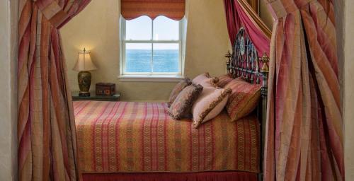 Mediterranean Estate Guestroom