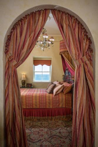 Mediterranean Estate Guestroom