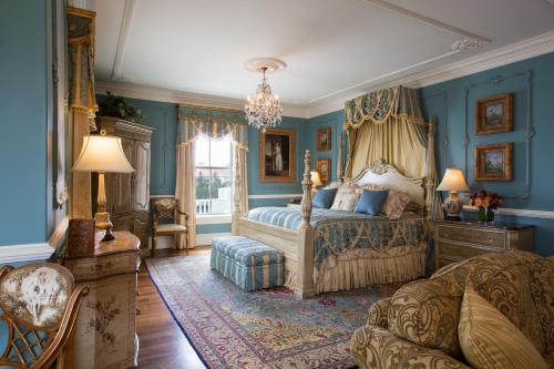 Renaissance Guest Room