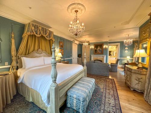 Renaissance Guest Room