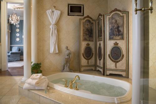Renaissance Guest Room