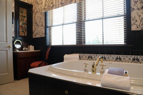 Victorian Manor Guestroom 