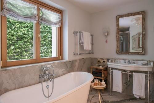 Deluxe Double or Twin Room with Lake View