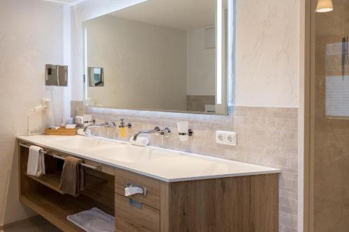Suite with Mountain View