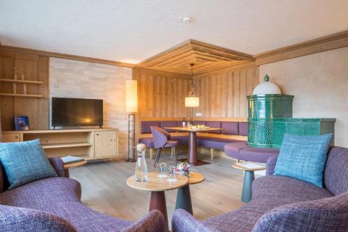 Suite with Mountain View