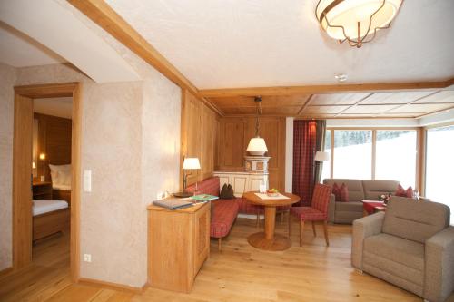 Suite with Mountain View