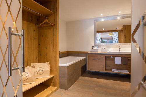 Suite with Mountain View