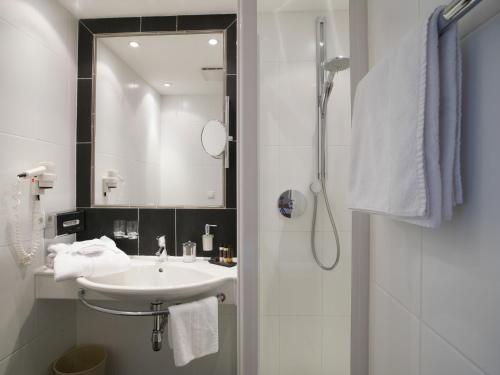 Double Room (1 Adult)