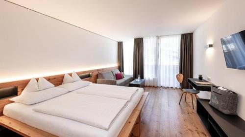 Double Room L with Balcony