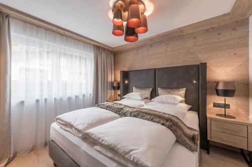 Three-Bedroom Suite with Balcony