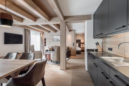 Three-Bedroom Suite with Balcony