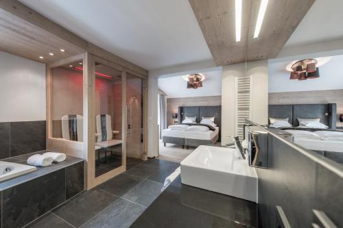 Superior Suite with Infrared Cabin