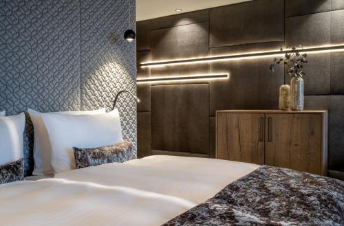 Deluxe Suite with Spa Bath