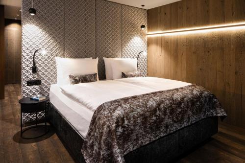 Deluxe Suite with Spa Bath