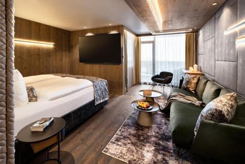 Deluxe Suite with Spa Bath