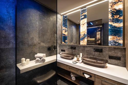 Deluxe Suite with Spa Bath