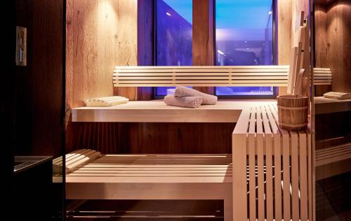 Deluxe Suite with Spa Bath