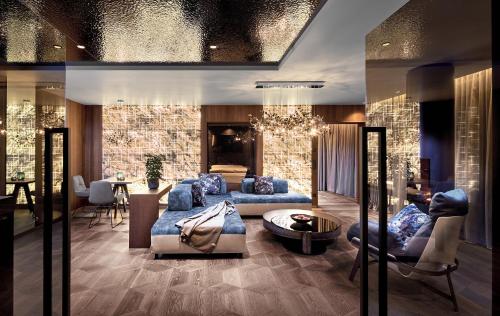 Deluxe Suite with Spa Bath