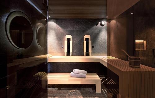 Deluxe Suite with Spa Bath