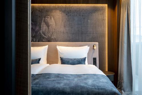 Deluxe Suite with Spa Bath
