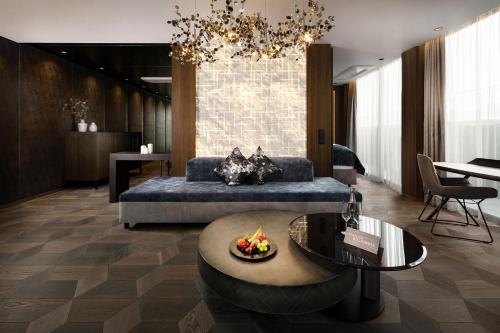 Deluxe Suite with Spa Bath