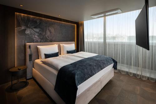 Deluxe Suite with Spa Bath