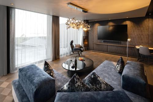 Deluxe Suite with Spa Bath