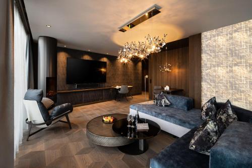 Deluxe Suite with Spa Bath