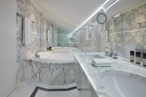 Junior Suite With Mountain View