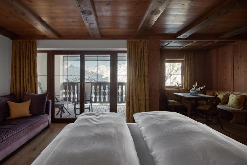 Superior King Suite