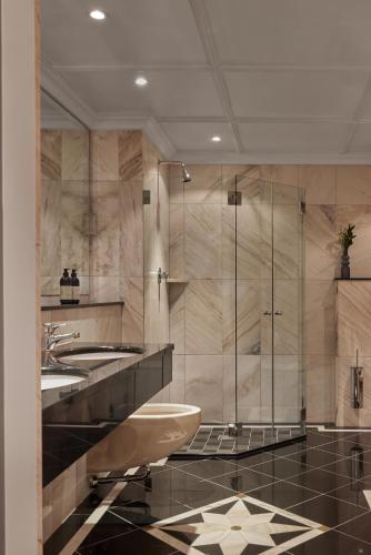 Superior King Suite