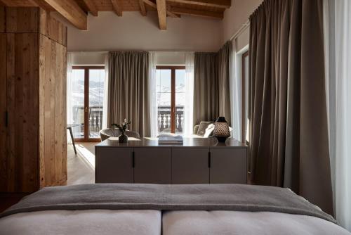 Suite with Mountain View