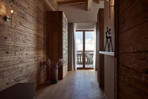 Suite with Mountain View