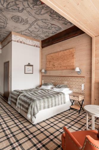 Renaissance Double Room with Balcony