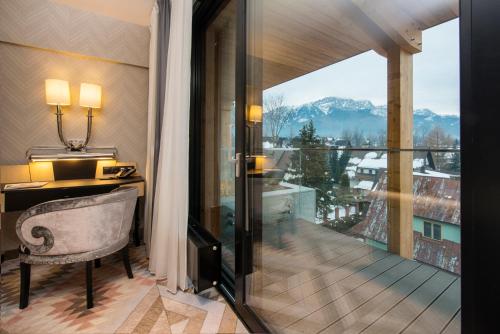 Premium Double or Twin Room with Mountain View