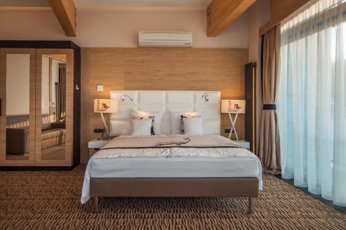 Suite with Mountain View