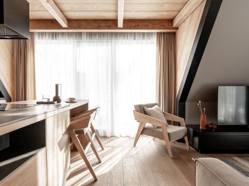 Suite with Mountain View