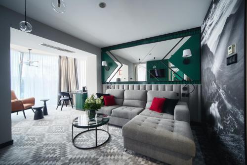 Apartament typu Premiere z balkonem i widokiem na góry (Budynek Główny)