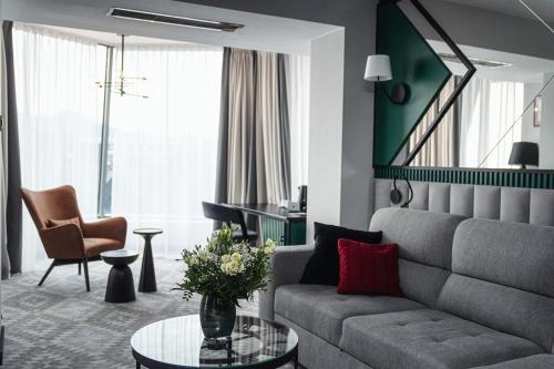 Apartament typu Premiere z balkonem i widokiem na góry (Budynek Główny)