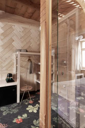 Deluxe Double Room with Balcony and Mountain View
