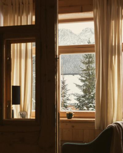 Deluxe Double Room with Mountain View and Mezzanine