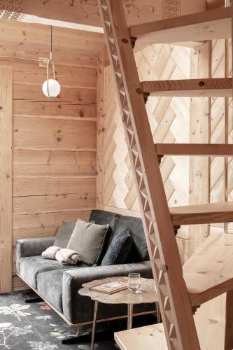 Deluxe Double Room with Balcony and Mountain View - Mezzanine