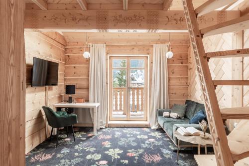 Deluxe Double Room with Balcony and Mountain View - Mezzanine