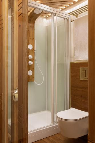 Deluxe Double Room with Balcony and Mountain View - Mezzanine