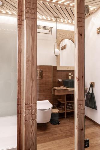 Deluxe Double Room with Balcony and Mountain View - Mezzanine