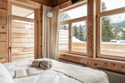 Deluxe Double Room with Balcony and Mountain View