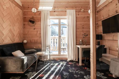 Deluxe Double Room with Balcony and Mountain View - Mezzanine